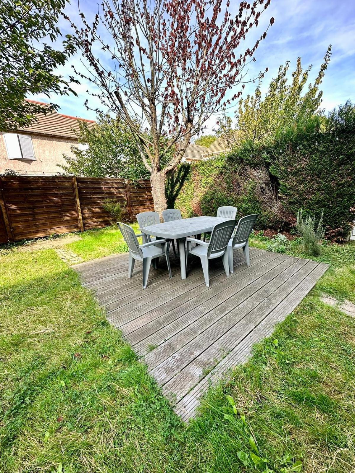 Calme Avec Jardin Proche De Paris Apartment